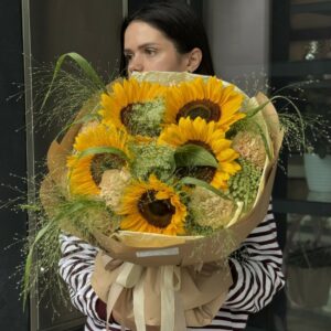Bukiet Rustic Summer ze słoneczników, goździków, aminków i polnego prosa