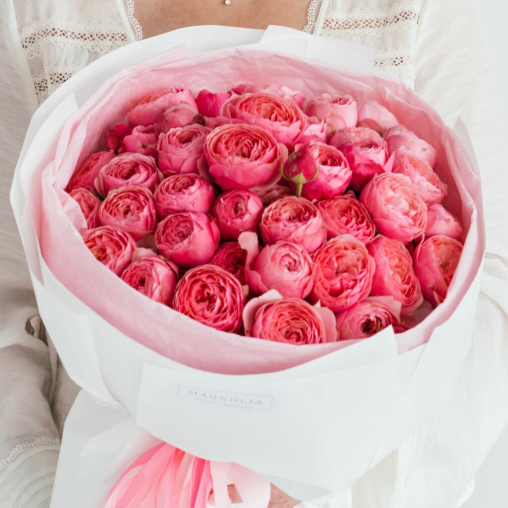 Silva Pink Bouquet z peoniowych róż gałązkowych