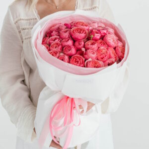 Silva Pink Bouquet z peoniowych róż gałązkowych