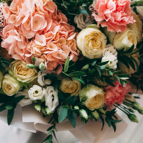 Jak łączyć kolory w bukietach – zasady nowoczesnej florystyki