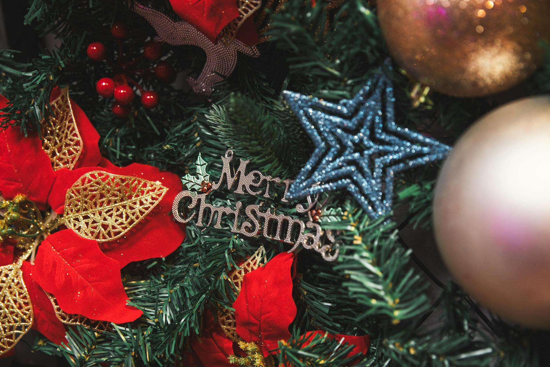 Jak zrobić prostą dekorację świąteczną z gałązek